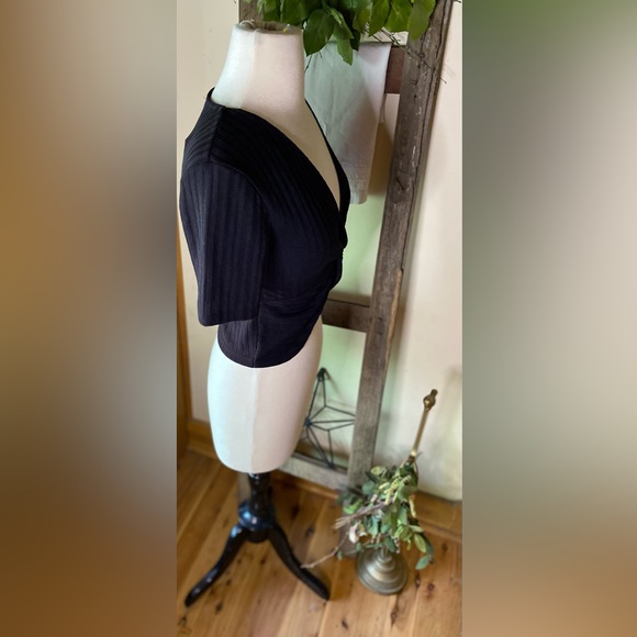 ✨Zara Black Twist Front Short Sleeve Cropped Top✨ NWT - Picture 2 of 9